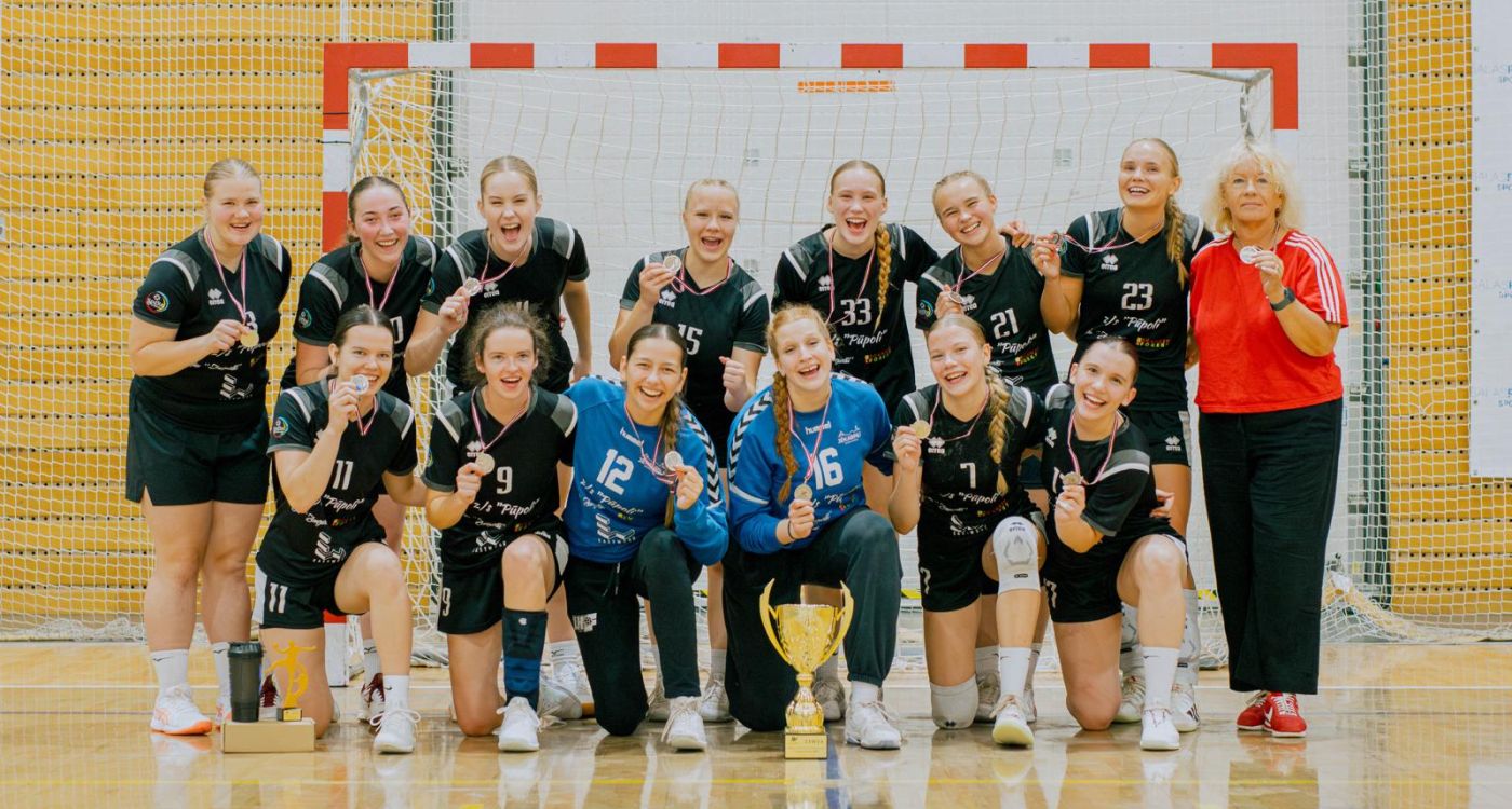 Handbolistes pārved vicečempionu kausu no Salaspils