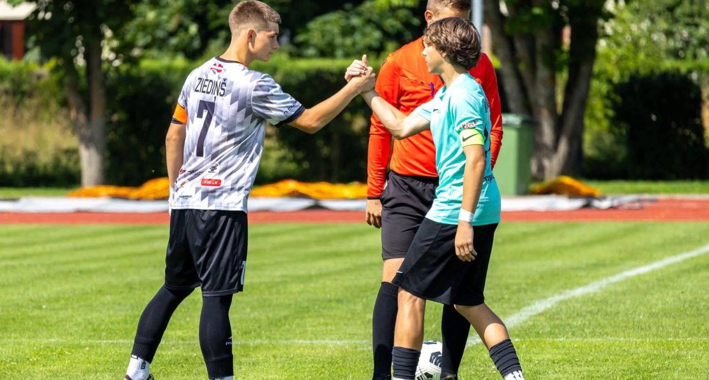 Latvijas Jaunatnes futbola čempionātā pirmais sezonas nogrieznis ir aizvadīts