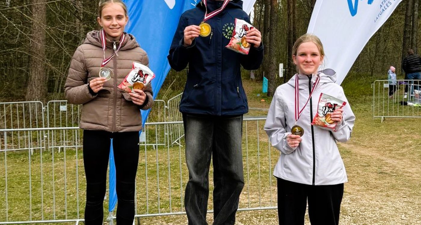 Vieglatlēti piedalās Grīvas pavasara krosā