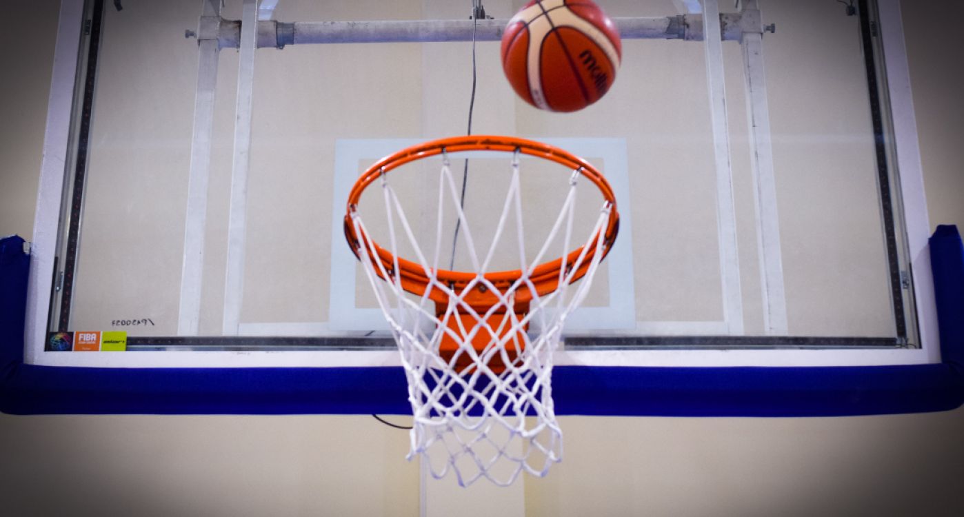Dinamiskā gaisotnē rit Latvijas Jaunatnes basketbola līgas spēles