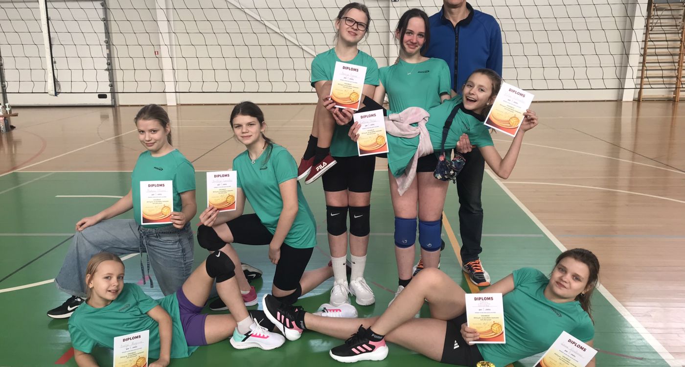 Volejbols jaunākajiem lielo skolu dalībniekiem