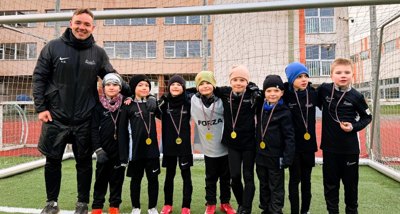 Jaunākie futbolisti aizvada Lieldienu kausu