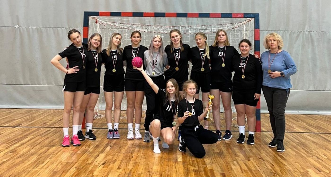 Handbolistes Latvijas Jaunatnes čempionātā pārstāv visu goda pjedestālu