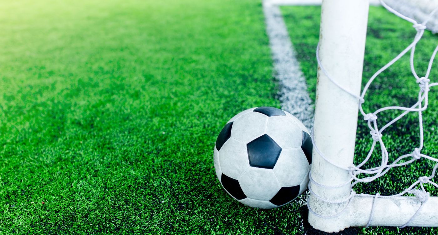 Futbols ripo uz priekšu