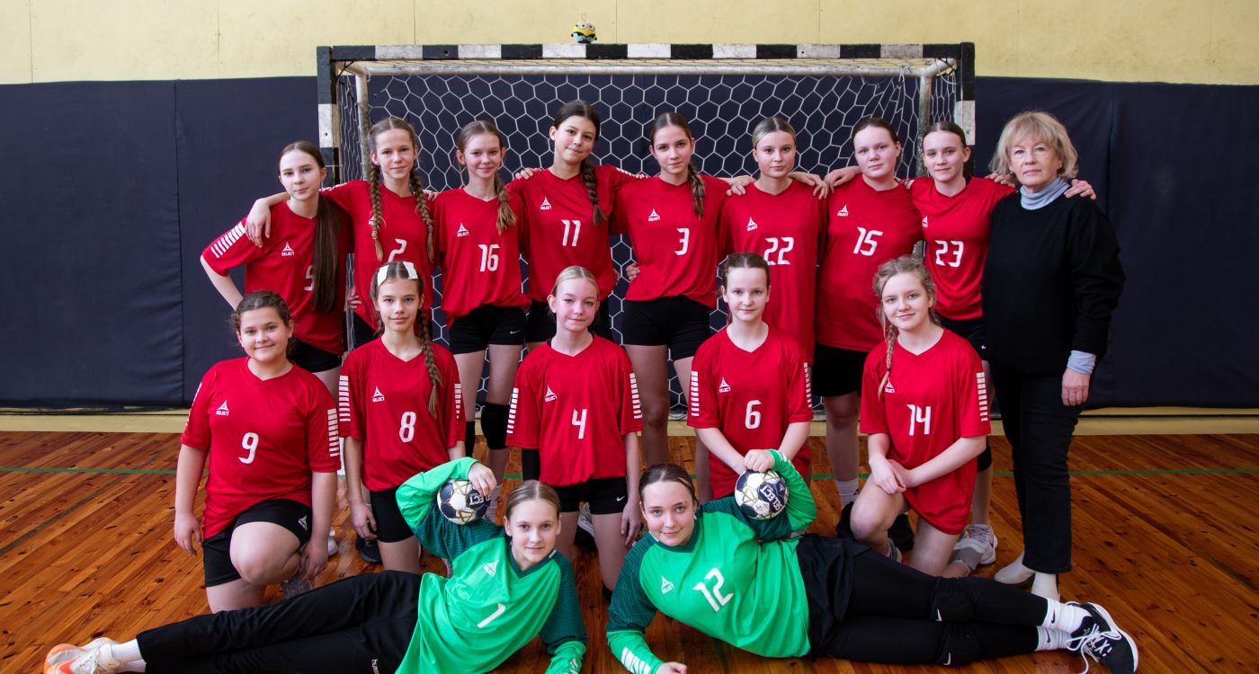 U13 meitenes aizvada Latvijas Jaunatnes handbola čempionāta sabraukumu Salaspilī
