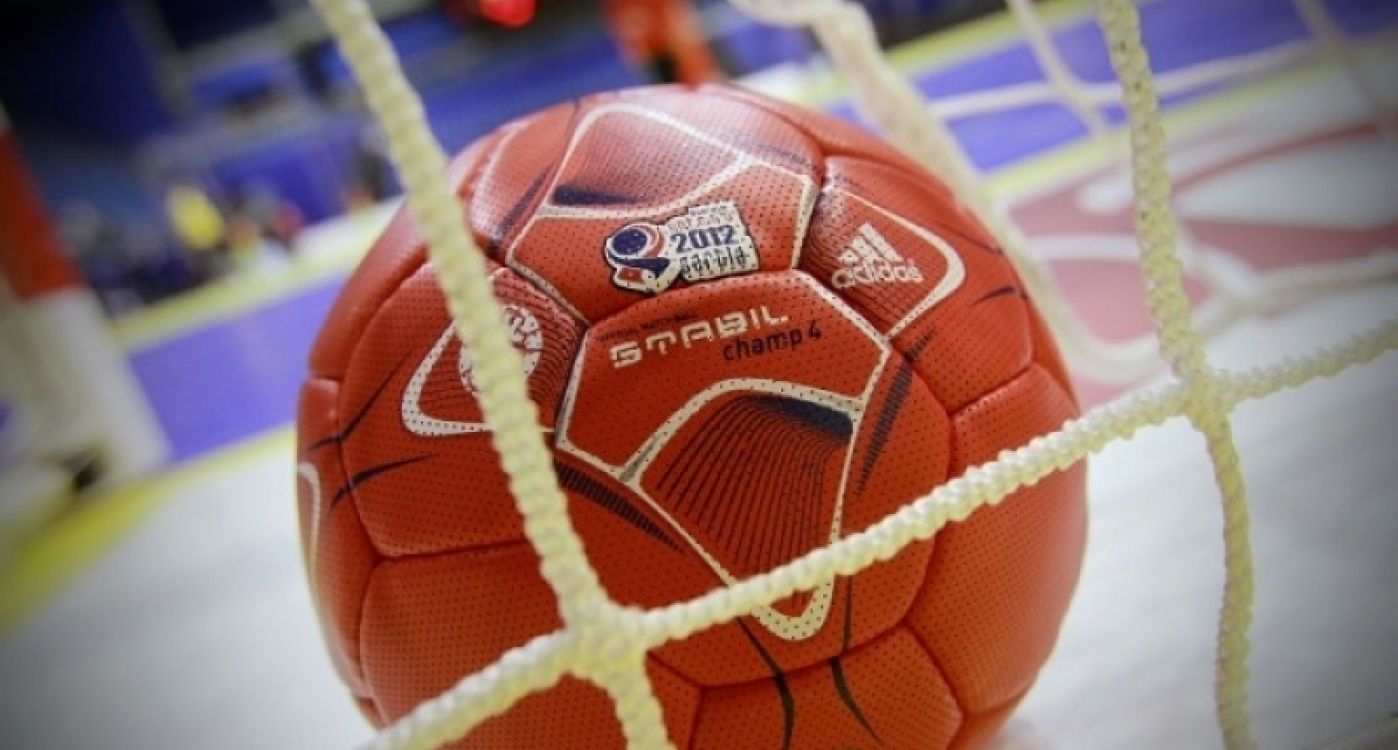 Handbolistēm spēles Latvijas Jaunatnes čempionātā