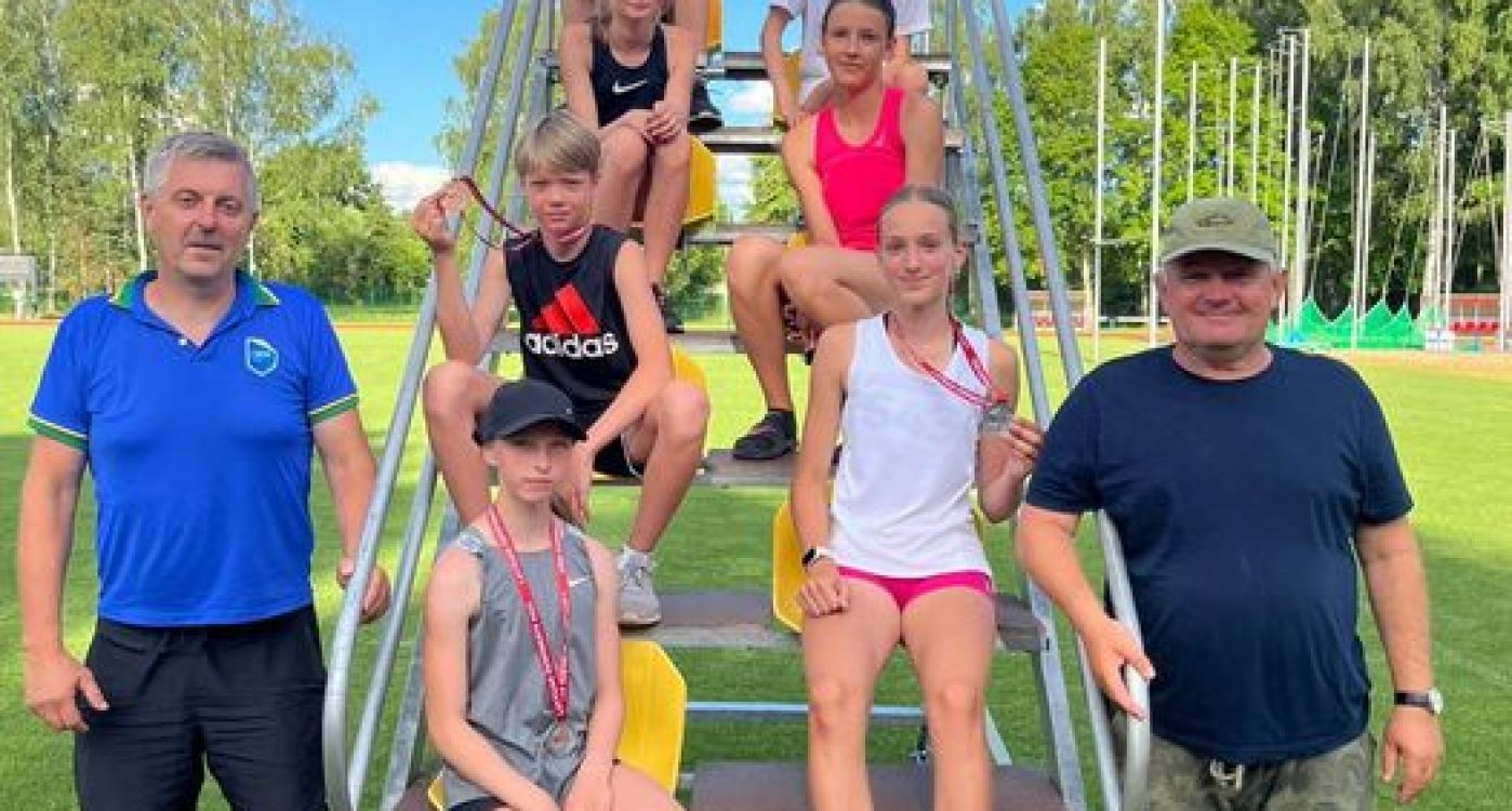 Arī U14 grupas vieglatlēti no čempionāta pārved godalgas