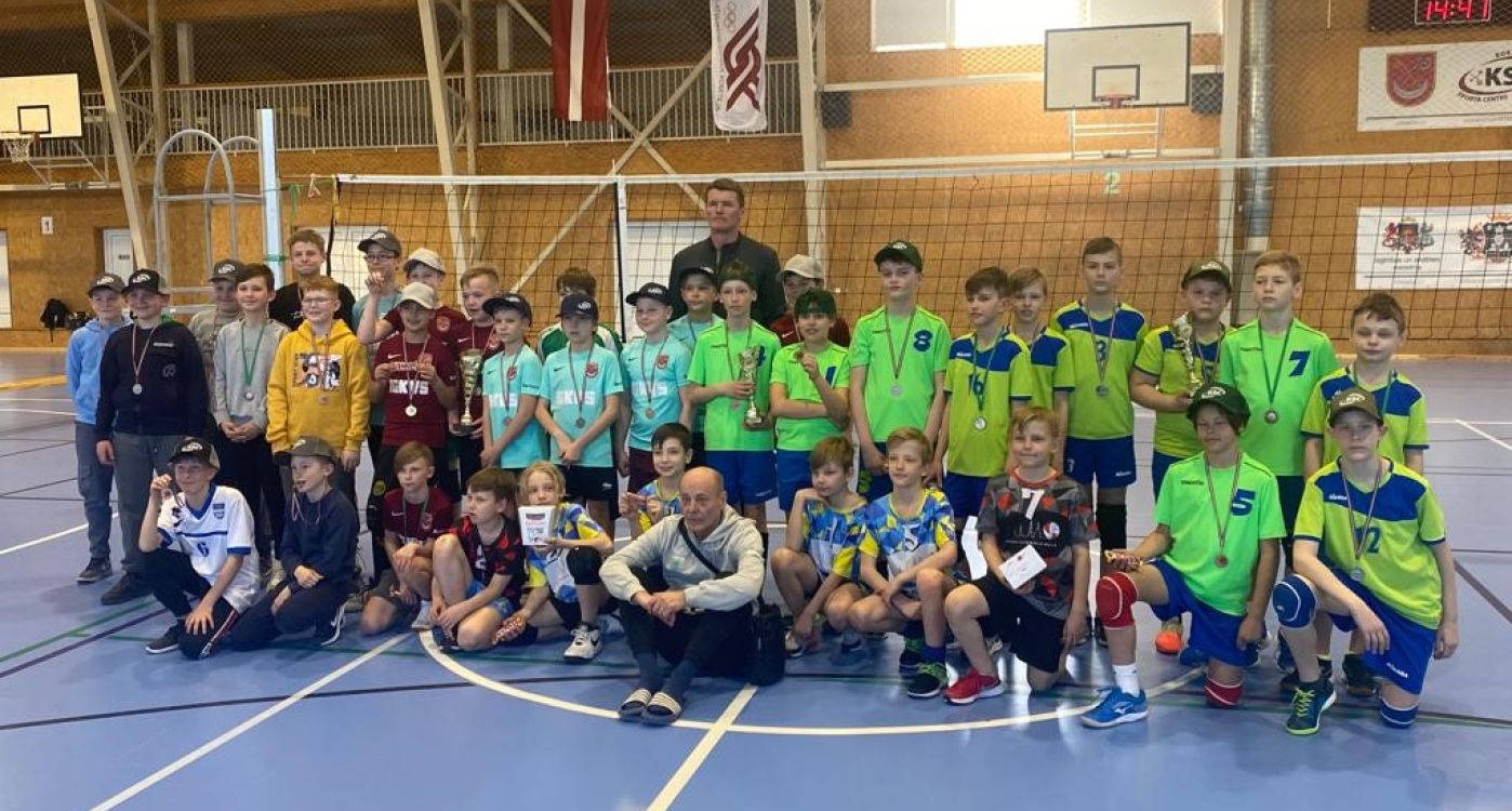 Jaunākie volejbolisti parāda gatavību čempionāta noslēguma spēlēm