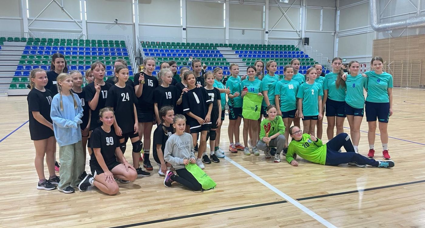 Handbolistes piedalās Salaspils turnīrā