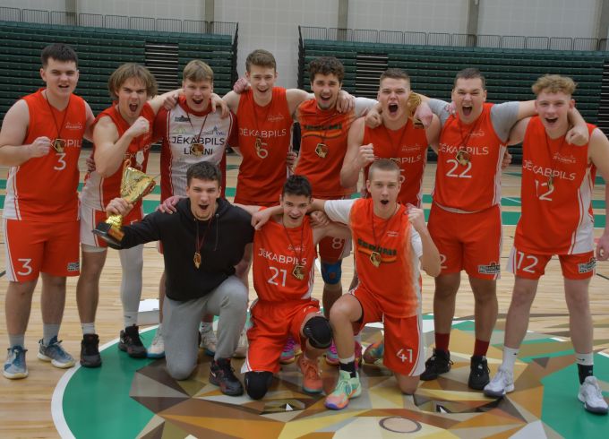 Aizvadīts pirmais basketbola turnīrs esošajiem un bijušajiem Jēkabpils Sporta skolas audzēkņiem