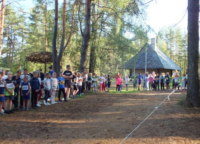 Skolu sporta sacensības rudens krosā