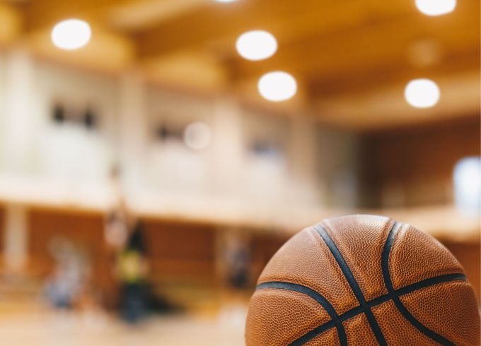 Basketbolistiem nedēļas spēles savā laukumā