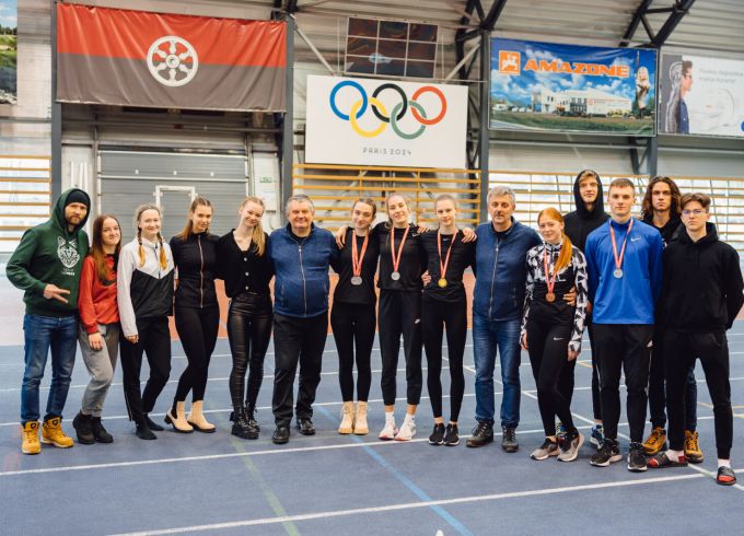 Vieglatlēti no čempionāta atgriežas ar godalgām