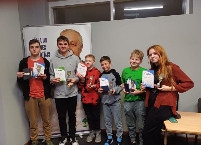 Šahisti piedalās tradicionālajā piemiņas turnīrā