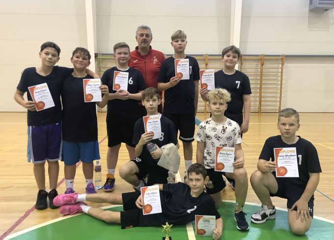 Basketbols lielo skolu jaunākajiem dalībniekiem