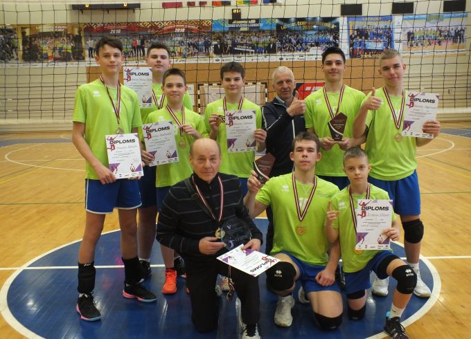 Volejbolisti iegūst čempionu titulu