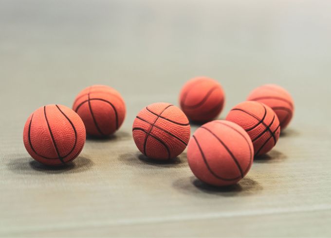 Basketbolā trīs uzvaras un viens zaudējums