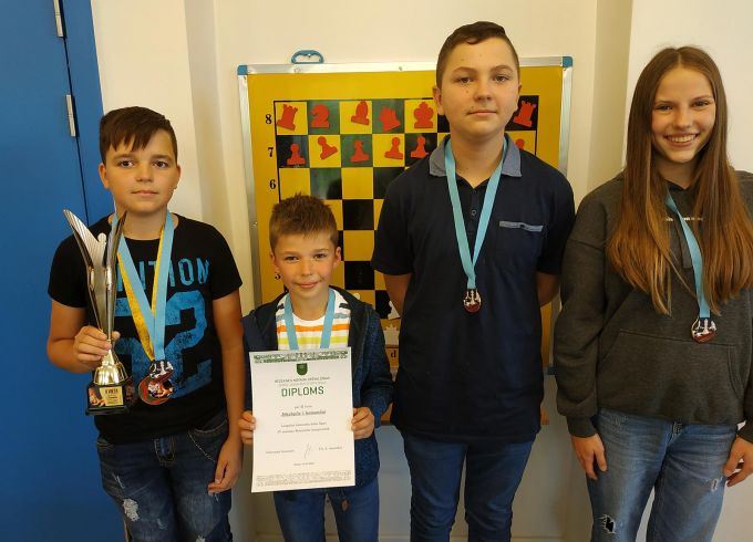 Šahisti piedalās Latgales Jauniešu šaha līgas IV sezonas Komandu čempionātā