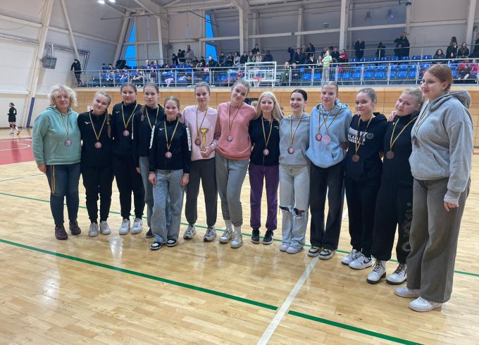 Handbola turnīrs rezultējas ar bronzu