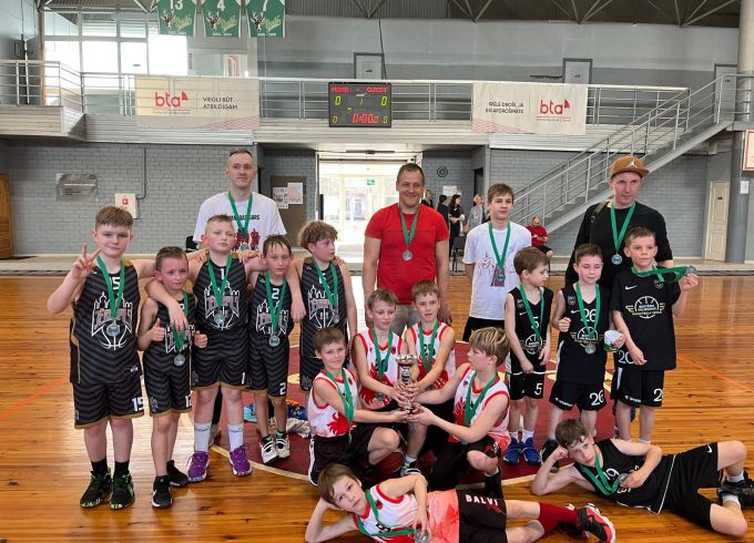 Futbolisti un basketbolisti gūst panākumus