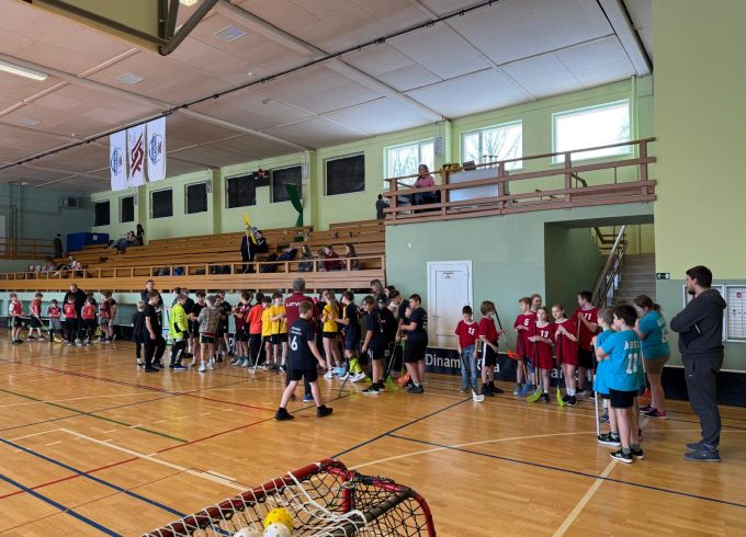 Aizvadītas florbola sacensības starp skolām