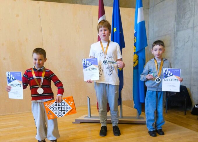 Šaha galdiņi dažādi, bet mērķis viens – kļūt arvien labākiem!
