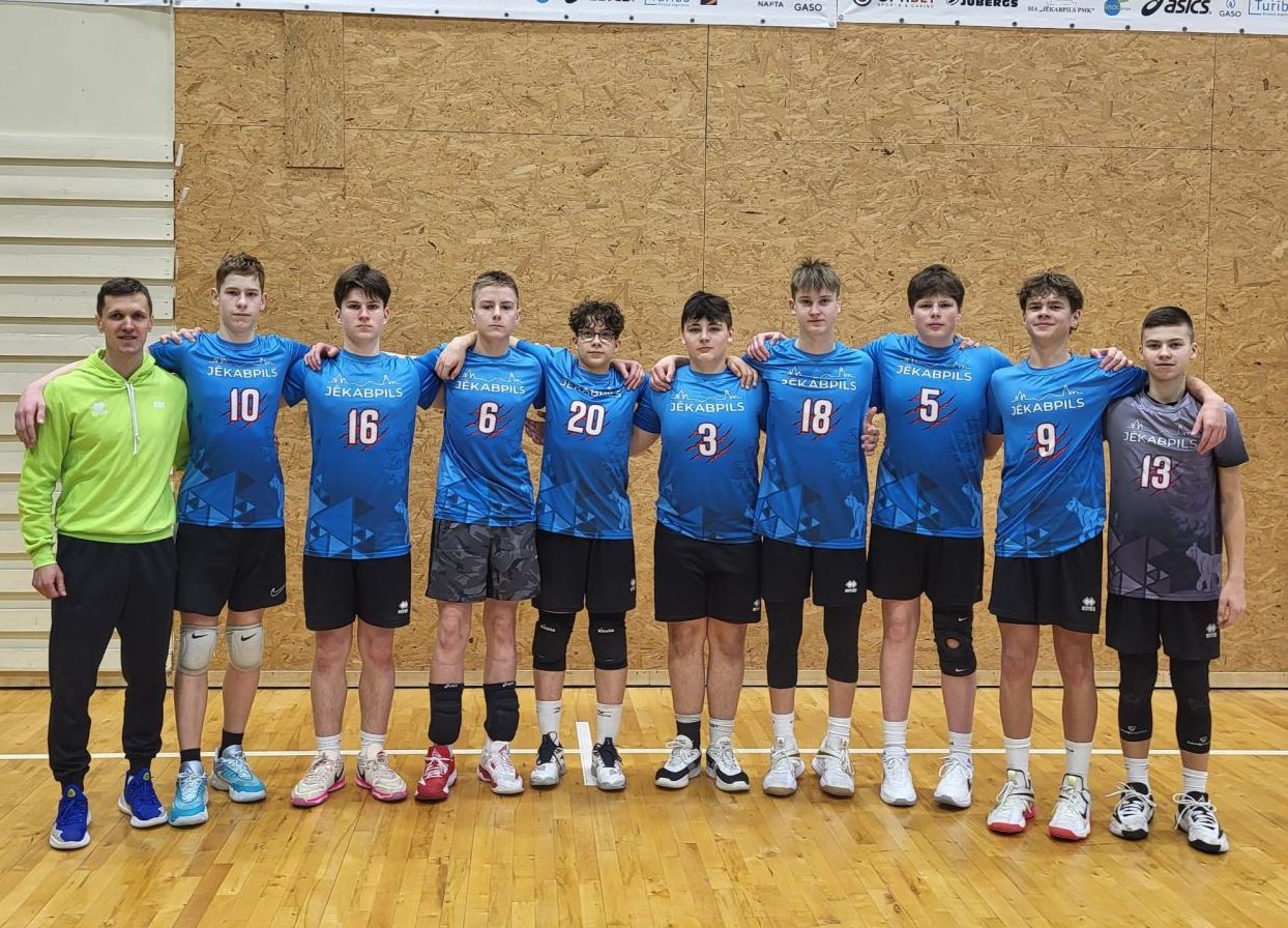 U-15 volejbolisti tuvojas finišam