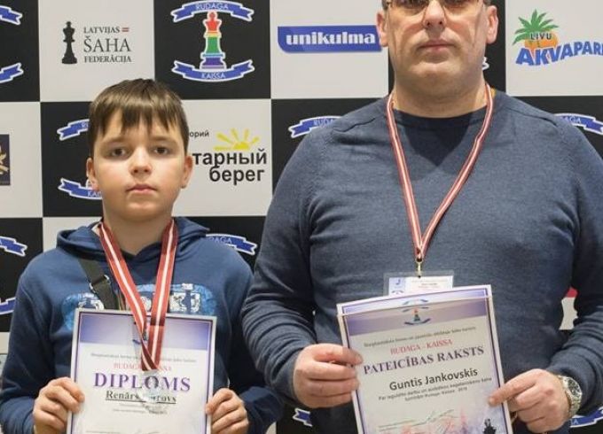 Renārs Petrovs iekļūst Latvijas vīriešu čempionāta pusfinālā
