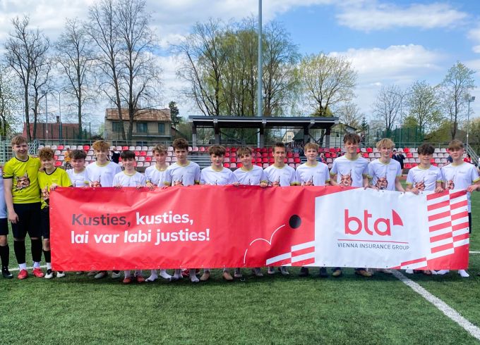 Futbolisti aizvada lieliskas jaunatnes čempionāta spēles