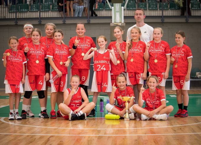 Aizvadīts trešais basketbola kauss meitenēm