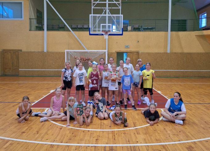 Jaunās basketbolistes gatavas sezonai