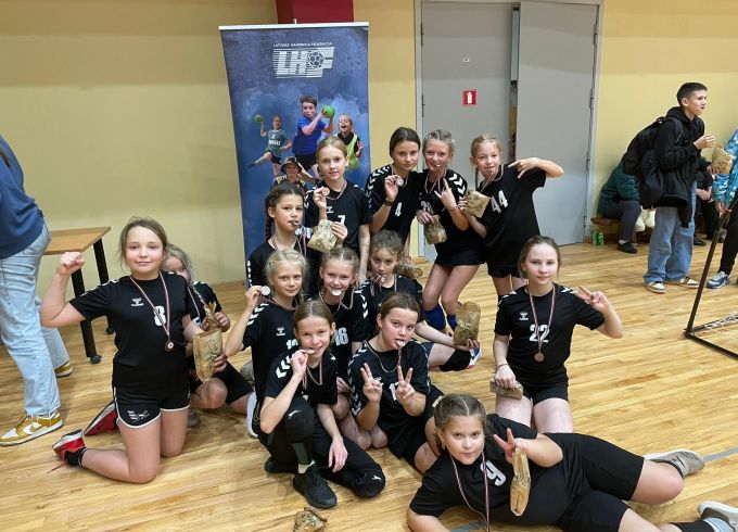 Kārtējā sacensību prakse un lieliskas handbola spēles