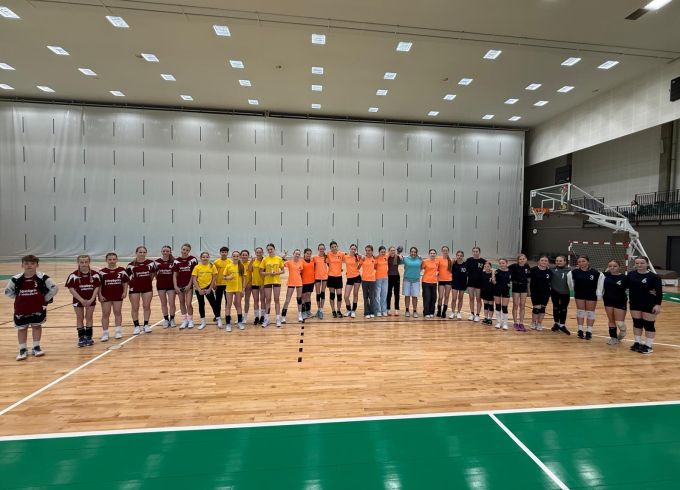 Mini handbols noslēdz skolu sporta sezonu