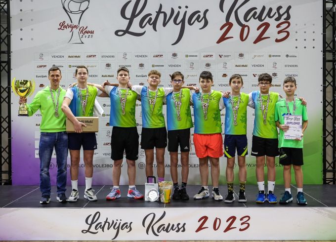 Volejbols ‘’saceļ vētru’’