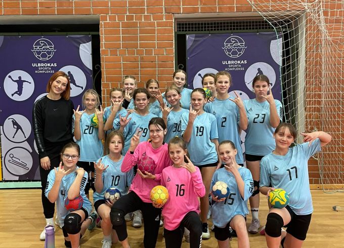 Dalību jaunatnes čempionātā uzsāk handbolistes