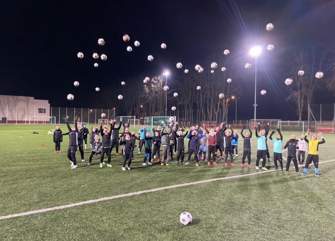 Futbolisti turpina ‘’uguņot’’