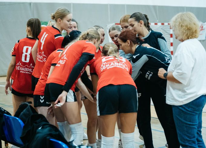 Handbolistes sezonu ievada ar dalību Salaspils kausā