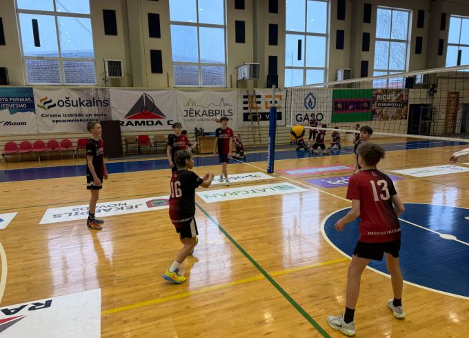 Aizvadītas volejbola sacensības 6.–7. klašu skolēniem lielo skolu konkurencē
