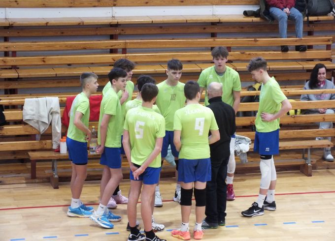 Volejbolistiem turpinās čempionāts