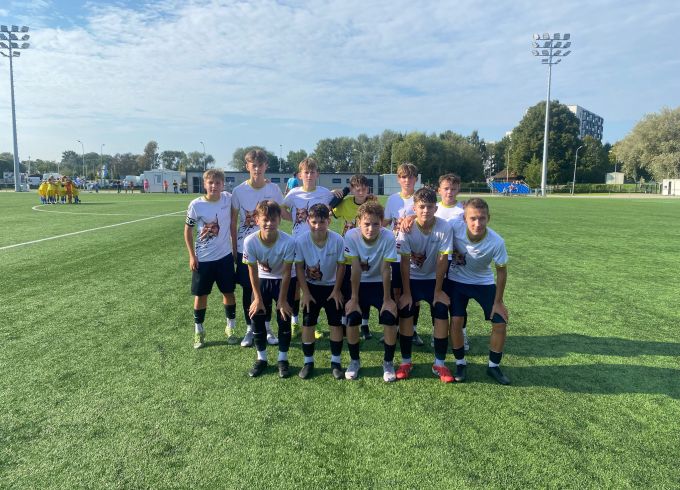 Mūsu Elites grupas futbola komanda rāda zobus