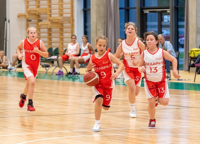 Vēsturisks starts: basketbolistes LJBL sezonu iesāk ar derbiju