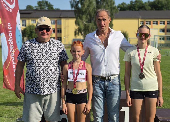 Vieglatlētikā trīs starti un trīs godalgas