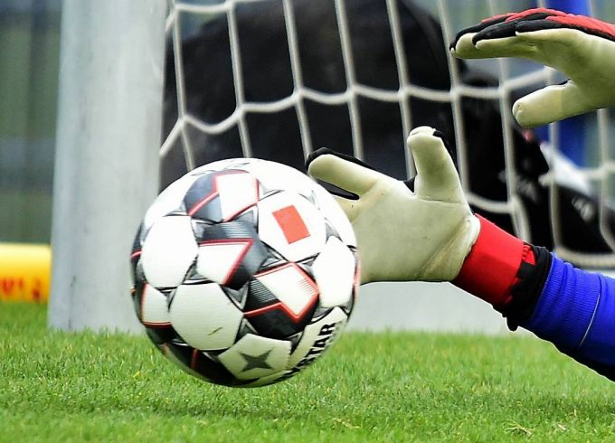 Futbolisti sabraukumā uzvar rīdziniekus