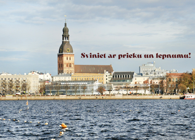 Sveicam Latvijas brīvības atjaunošanas svētkos!
