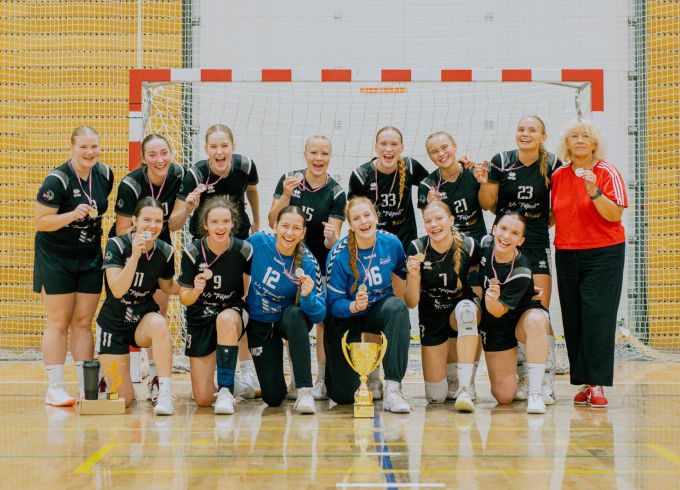 Handbolistes pārved vicečempionu kausu no Salaspils