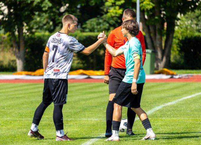 Latvijas Jaunatnes futbola čempionātā pirmais sezonas nogrieznis ir aizvadīts