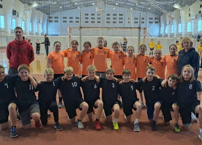 Tautas bumba lielo skolu grupā