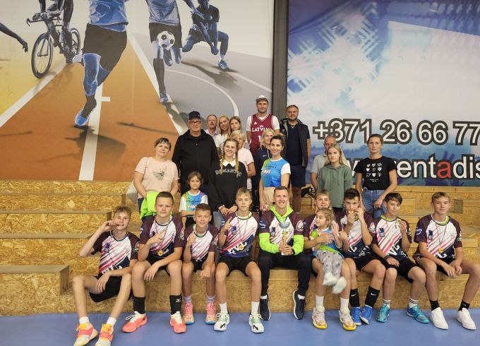 Volejbolā U15 komanda aizvada kārtējās sabraukuma spēles