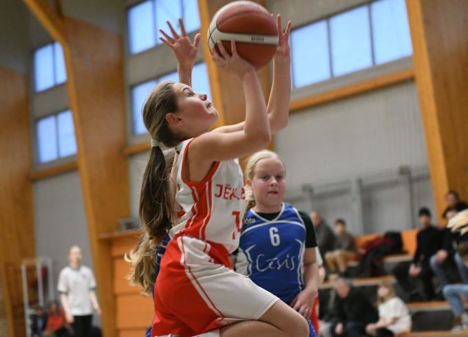 Basketbolā spēles aizvada jaunākie sportisti