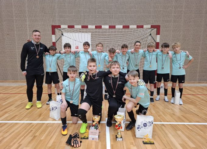 Futbolisti pārved KWB kausu